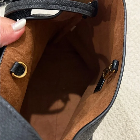 Black low key hobo LV - Picture 9 of 16